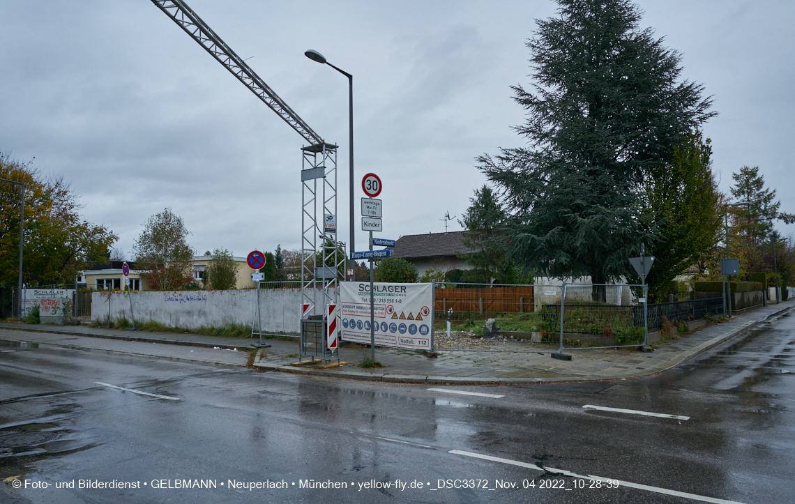 04.11.2022 - Baustelle an der Niederalmstraße 16 und Hugo-Lang-Bogen 13 in Neuperlach-Trudering